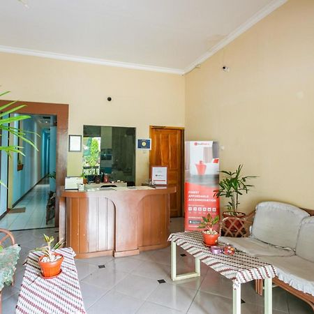Reddoorz Syariah @ Sakinah Guesthouse Sragen Exterior foto