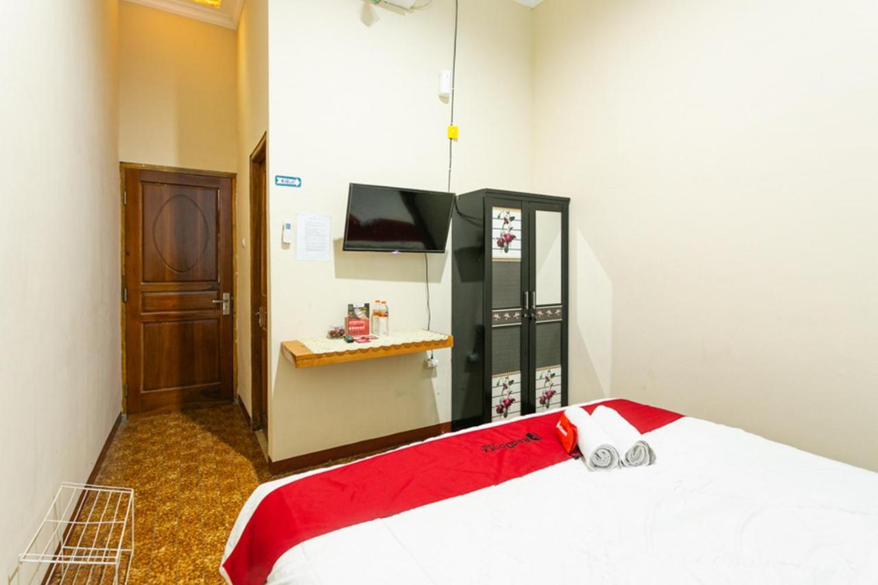 Reddoorz Syariah @ Sakinah Guesthouse Sragen Exterior foto